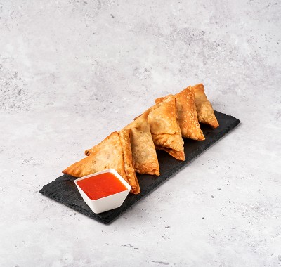 Samosas vegetales con salsa sweet chilli